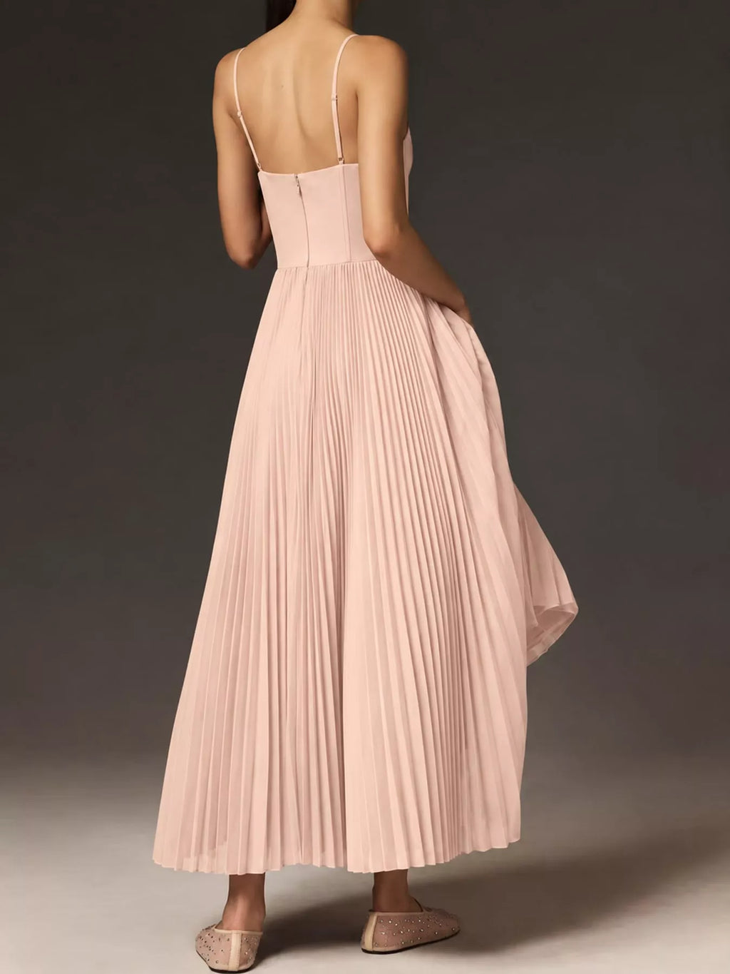 Saoirse Pleated Sweetheart Midi Dress in Pink, on model