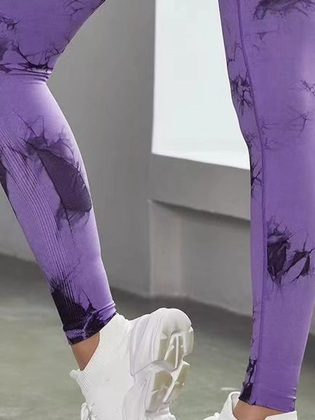 Rowan Tie-Dye Seamless Active Leggings in Magenta, on model